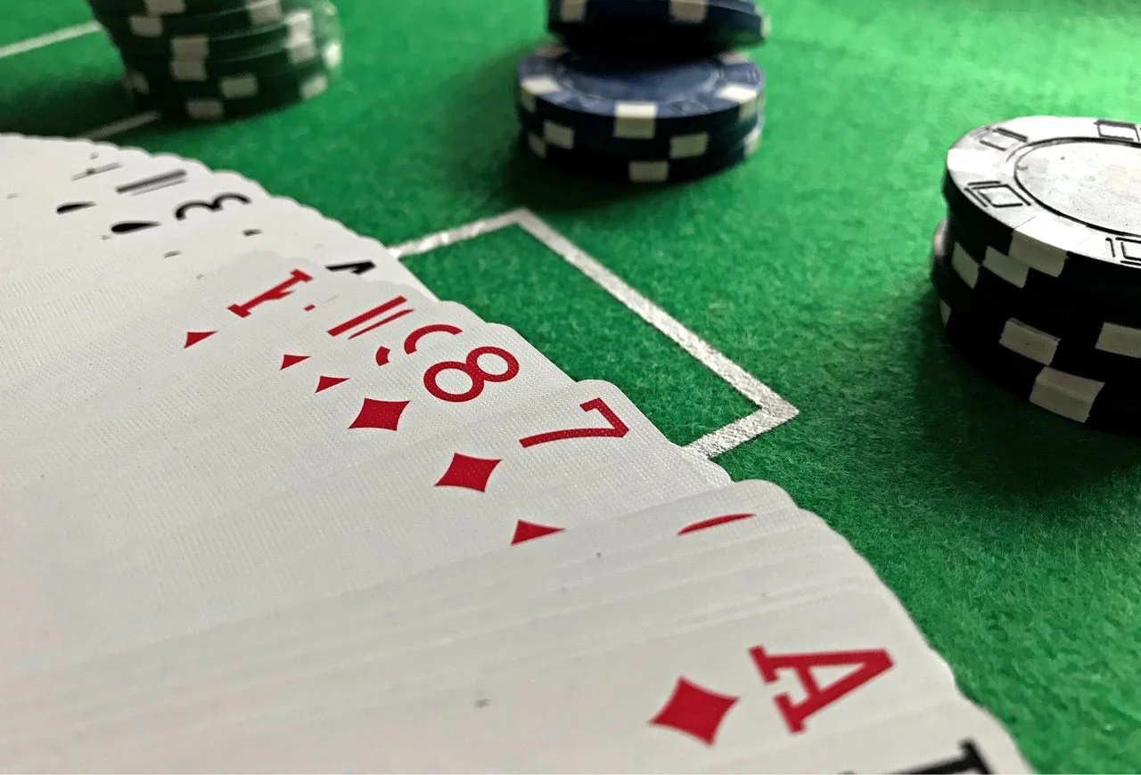 vin99: Nên chọn game nổ hũ hay bài trực tuyến để bắt đầu?